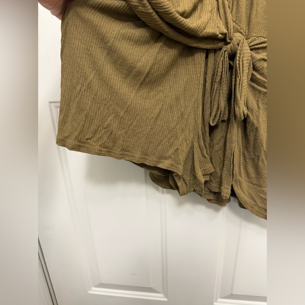 Free People Beach olive green romper S linen lightweight vacation beach - Picture 4 of 9